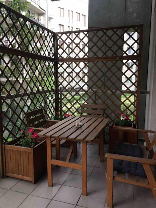 Bright And Cozy Apartment Near Park, With A Huge Terrace. Варшава Экстерьер фото