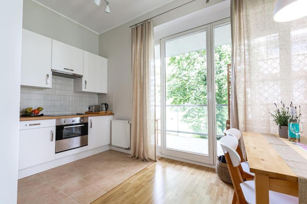 Bright And Cozy Apartment Near Park, With A Huge Terrace. Варшава Экстерьер фото